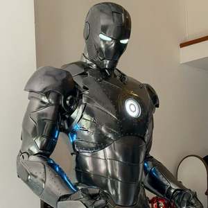 Sculpture grandeur nature de Iron Man MK2 de haute qualité, personnage de film Marvel, super-héros, statue en résine pour décoration - Product Image 2