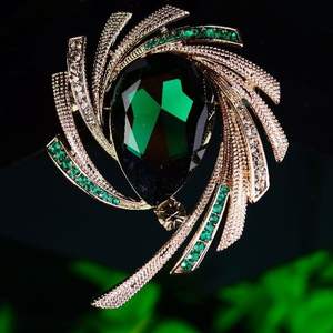 Broche de mariage en forme de lune en alliage plaqué or tendance avec strass en cristal coloré de grande taille, cadeau de fête de fiançailles - Product Image 4