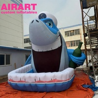 Indispensable pour les fêtes à la plage et à la piscine : aire de jeux gonflable sur le thème du requin, ballon gonflable en forme de requin de dessin animé