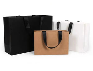 Bolsa de papel Logotipo impreso personalizado Ropa de lujo Compras Bolsas de papel Boutique Bolsa de regalo reciclable con asas de cuerda de cinta - Product Image 6