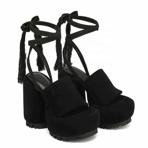 Sandalias de tacón alto con flecos y cordones en el tobillo para mujer, diseño nuevo, con plataforma gruesa y punta abierta, de gamuza - Product Image 4