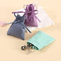 Pochette à bijoux A1 avec cordon de serrage et fermeture à nœud papillon, surface douce et format plat pour l'emballage de bagues, boucles d'oreilles et bracelets