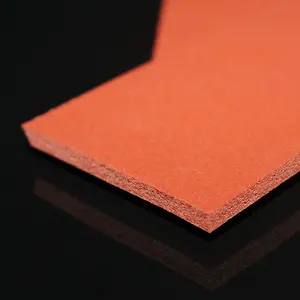 Feuille de silicone en mousse de caoutchouc de mousse de silicone d'épaisseur résistante aux hautes températures pour presse à chaud