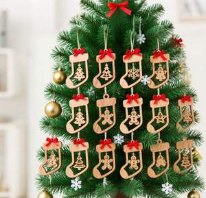 Adorno Navideño de Poliéster Pintado a Mano con Escena de Río al Estilo del Festival de Qingming - Product Image 1