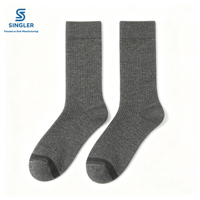 Chaussettes en laine mérinos durables toutes saisons pour hommes avec construction sans couture aux orteils et soutien de la voûte plantaire pour une utilisation prolongée en randonnée