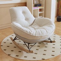 Fauteuil à bascule individuel en bois, style crème, design pingouin décontracté, avec assise en forme de coquille d'œuf, pour salon et chambre