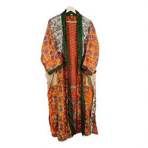Robe longue vintage patchwork pour femme, kimono imprimé pleine longueur, tissu doux tissé, col rabattu, taille unique, idéale pour l'automne - Product Image 1