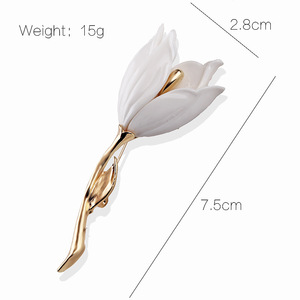 Broche de Moda Chapado en Oro con Perlas de Circonio y Aleación de Tulipán, Regalo de Lujo Coreano de Alta Calidad para Mujer, para Boda, Compromiso o Fiesta - Product Image 2
