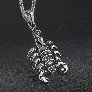 Collier rétro européen et américain en gros pour hommes, pendentif court scorpion pour femmes, pendentif unisexe en acier inoxydable - Product Image 1