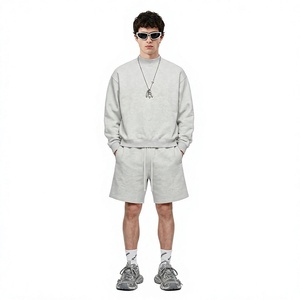 Conjunto de Sudadera y Pantalones Cortos Casuales para Hombre con Logotipo Personalizado, Cuello Redondo, Color Gris Claro Sólido, Dos Piezas, MOQ Bajo - Product Image 1