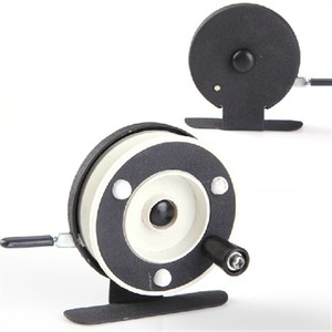 รอกตกปลา Ztc038 Spincast พลาสติกขนาดเล็ก หมุนด้านหน้า ไม่มีรูใส่สาย สำหรับตกปลาบนน้ำแข็ง - Product Image 1