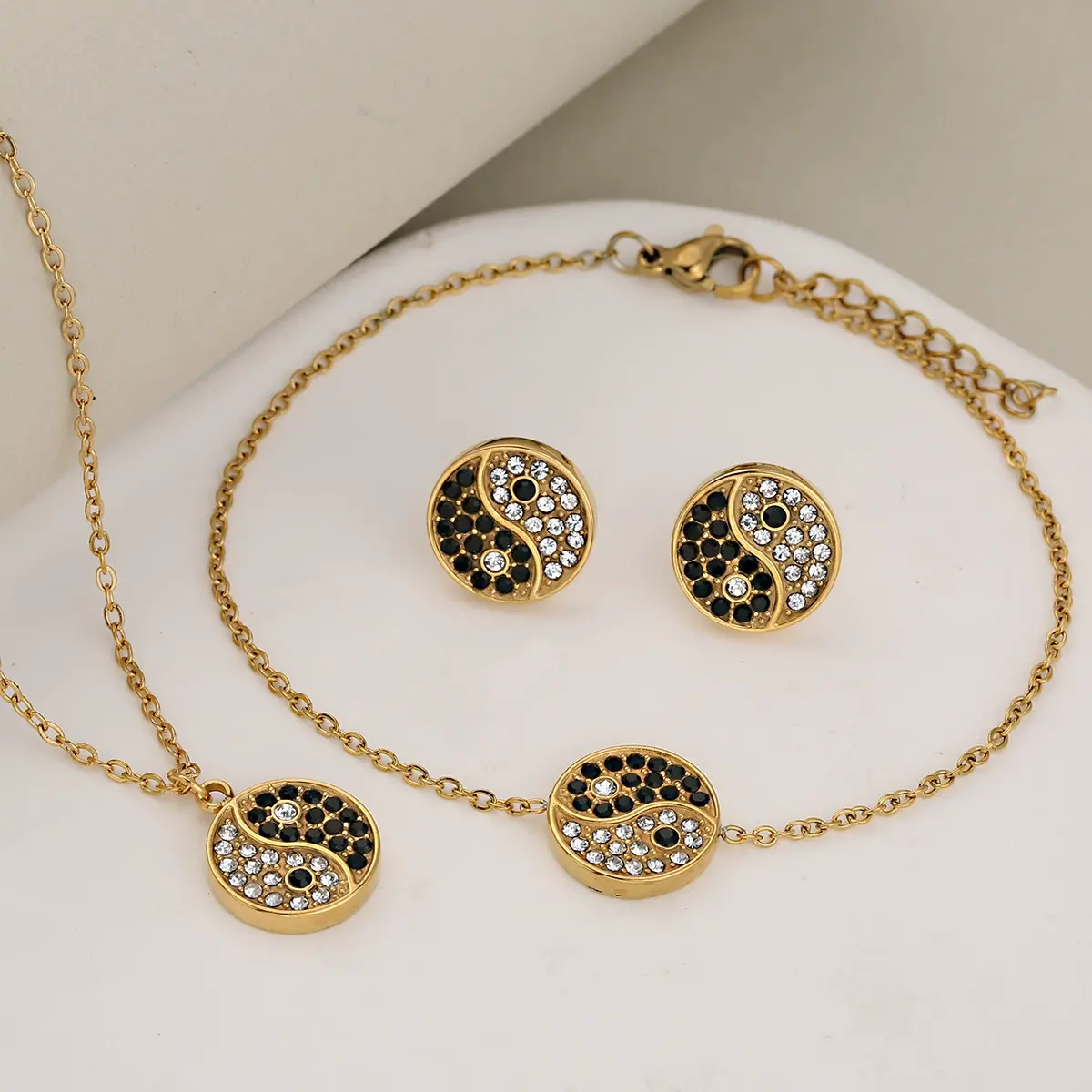 ชุดไทชิเพชรทอง