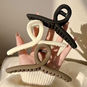 Pinces à cheveux en plastique de 13 cm, grandes, en forme de croix, mates, simples, antidérapantes, à forte tenue, pour femmes aux cheveux épais - Product Image 1
