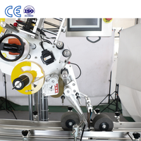 Machine d'étiquetage électrique SKILT C-Wrap pour barquettes de repas prêts à consommer avec étiquetage supérieur et latéral, PLC et entraînement motorisé