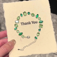 Un alliage de cuivre à coupe circulaire en forme de perle pour les femmes avec chaîne plaquée argent bijoux de luxe à la mode pour bracelet de fête/cadeau