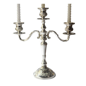 Candelabro a 3 Bracci in Stile Europeo Vintage per Natale Compleanno Matrimonio Feste in Casa, Portacandele Dorato a 5 Bracci - Product Image 6