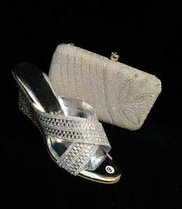 Sac à rabat en peau de serpent de luxe pour femmes, fait à la main, avec doublure en cuir véritable, fermeture à fermoir, bandoulière chaîne - Capacité 2-2,9 L, marque Aw - Product Image 3