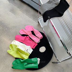 Jingwen OEM Calcetines Deportivos Chaussettes de sport en coton pour hommes et femmes avec logo - Product Image 4