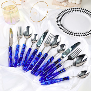 ชุดช้อนส้อมอะคริลิคสีฟ้าลายเมฆพลิ้วไหว พร้อมด้ามจับอะคริลิค  มีด ส้อม ช้อน ช้อนชา ชุดสี่ชิ้น สำหรับของหวานและอาหารค่ำแบบตะวันตก - Product Image 1