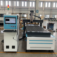 Machine de découpe et de gravure CNC 4 axes avec 12 outils interchangeables, broche 9KW, table de travail sous vide, ATC, moteur Syntec 380V