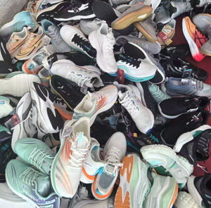 중국 공장의 캐주얼 스니커즈 신발 대량 도매 재고 가격 초과 재고 정리 스포츠 중고 신발 - Product Image 2