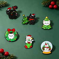 Pins de esmalte al por mayor, insignias de solapa de gato navideñas, bonitas coronas de árbol, bolas de nieve, pins de animales festivos, pins para sombreros