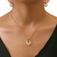 Ensemble de bijoux QX personnalisé en argent 925 avec CZ, fabrication OEM ODM, couleur plaquée, couleur de pierres précieuses, gravure laser gratuite, pendentif et boucles d'oreilles