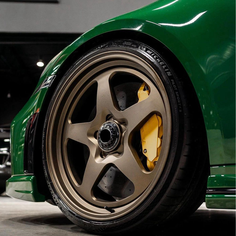 สีน้ำตาล