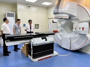 6mv X-Ray năng lượng y tế tuyến tính gia tốc linac cho xạ trị ung thư điều trị - Product Image 6