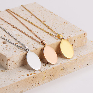 Collana pendente ovale vuota personalizzabile in acciaio inossidabile nuova tendenza non appannata per incisione - Product Image 3