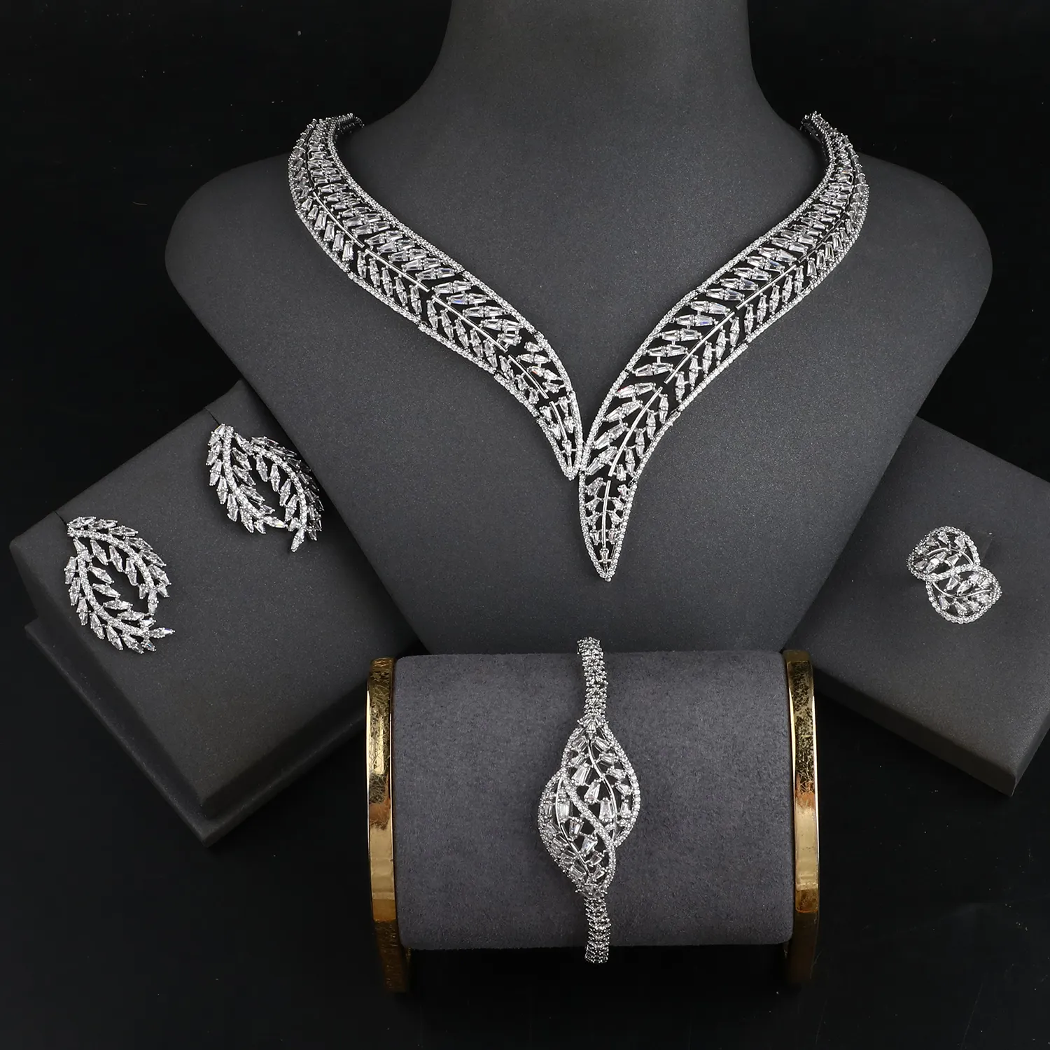 Grosir Mewah Zirkon Kubik 4 Potong Kalung Anting Gelang Set Cincin Dubai Perhiasan Pengantin Set Pernikahan