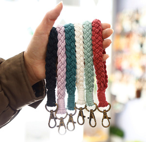 Bracelet <span class=keywords><strong>porte</strong></span>-clés en <span class=keywords><strong>macramé</strong></span> de style <span class=keywords><strong>simple</strong></span> fait à la main sangle de poignet de couleur pure et pendentif de sac <span class=keywords><strong>porte</strong></span>-clés dragonne souple - Product Image 5