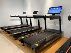 Tapis roulant motorizzato a macchina da passeggio o da corsa commerciale elettrico a buon mercato dell'attrezzatura da palestra professionale con grande TV - Product Image 4