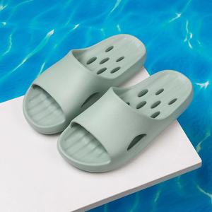 Nuovo arrivo pantofole da doccia estive Unisex con suola EVA sandali da <span class=keywords><strong>piscina</strong></span> <span class=keywords><strong>antiscivolo</strong></span> ad asciugatura rapida per il massaggio con fori di scarico - Product Image 5