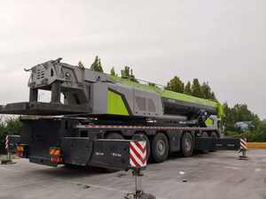 Grúa sobre Camión Zoomlion Usada de 300 Toneladas, Buen Precio, Grúa Móvil Zoomlion Usada en Venta - Product Image 2