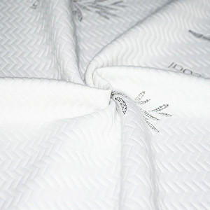 Tela de colchón Jacquard de punto de carbón de bambú blanco antipolvo y olor - Product Image 1