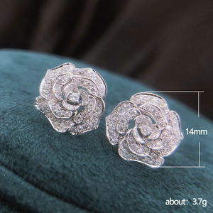 Orecchini vintage a forma di fiore di camelia per donna, gioielli floreali scintillanti per le orecchie - Product Image 4