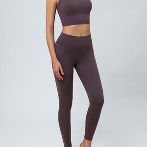 ชุดโยคะไร้รอยต่อคุณภาพสูงสำหรับผู้หญิง แห้งเร็ว กางเกงเอวสูง สายรัดปรับได้ ระบายอากาศดี ลายพิมพ์สวยงาม - Product Image 4