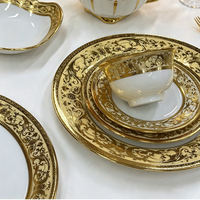 Plat de service en céramique de luxe en forme de fleur de lotus, motif floral en relief, bord doré électrolytique, compatible lave-vaisselle, pour fruits de mer