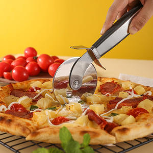 سكين أسطوانية بيتزا محمولة بأنماط مختلفة من الفولاذ المقاوم للصدأ ، أدوات قطع كعكة الخبز من الدرجة الغذائية للخبز - Product Image 4