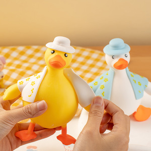 Jouet Squishy Canard Jaune Populaire 8,5/12 cm en TPR, Change de Couleur, Créatif, Anti-Stress, Cadeau pour Enfants de 6 Ans et Plus - Product Image 2