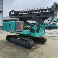 Pileuse photovoltaïque à haute efficacité pour l'installation de poteaux solaires, marteau hydraulique pour une installation rapide et précise des fondations.