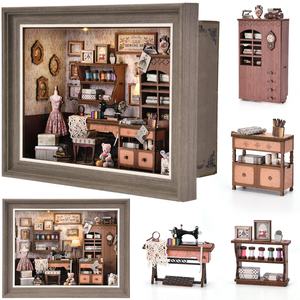 Kit de maison de poupée en bois suspendue DIY, luxueux et écologique, avec miniatures - Jouet fait main pour cadeaux familiaux (pas de colle nécessaire) - Product Image 1