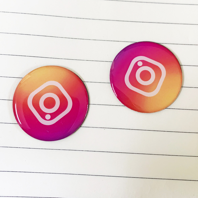 Social Media Tap NFC Instagram Sticker Facebook Twitter On-metal NFC Epoxy Sticker Diameter 30mm/ 25mm  Custom Design