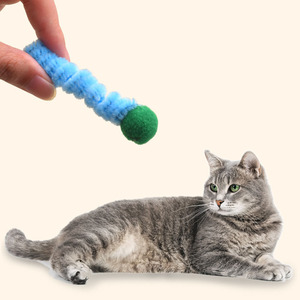 Juguetes para gatos de peluche de colores macaron al por mayor, varillas giratorias, juguetes masticables para gatos con bolas de pelo, juegos de 4 piezas - Product Image 4