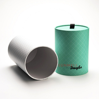 Boîte en papier rigide ronde télescopique personnalisée de luxe avec impression personnalisée, laminage mat et ruban en satin noir pour l'emballage de chocolat