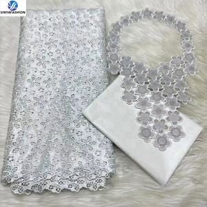 Tissus en dentelle guipure africaine blanche Sinya pour femmes avec col brodé et <span class=keywords><strong>Bazin</strong></span> Riche pour robe de fête de <span class=keywords><strong>mariage</strong></span> - Product Image 1