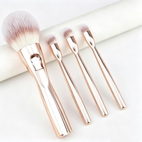Ensemble de 4 pinceaux à maquillage magnétiques portables à poils doux en fibres synthétiques avec manche en plastique pour fard à paupières en poudre