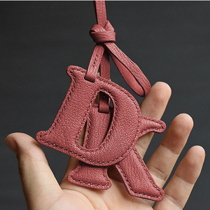 अनुकूलित चमड़े के बैग आकर्षण लक्जरी कुंजी चेन हस्तनिर्मित पत्र महिलाओं के लिए वास्तविक चमड़े की कार कुंजी बैग - Product Image 1