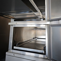 Réfrigérateur mortuaire à trois portes pour usage en maison funéraire, avec design aérodynamique, finition anti-corrosion, stockage et conservation